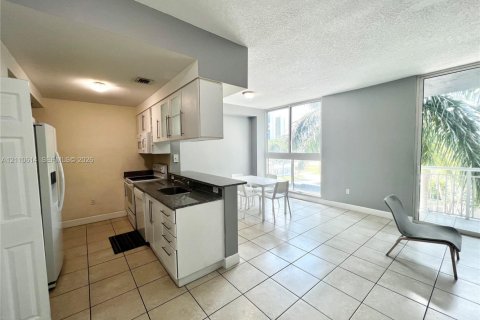 Condominio en Miami, Florida, 1 dormitorio  № 2426045
