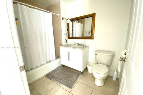 Condominio en alquiler en Miami, Florida, 1 dormitorio, 75.16 m2 № 2426045 - foto 7