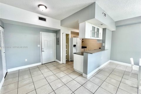 Condominio en alquiler en Miami, Florida, 1 dormitorio, 75.16 m2 № 2426045 - foto 3