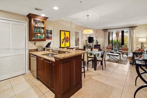 Condo in Coral Gables, Florida, 2 bedrooms  № 1714823 - photo 8