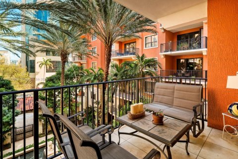 Condo in Coral Gables, Florida, 2 bedrooms  № 1714823 - photo 5