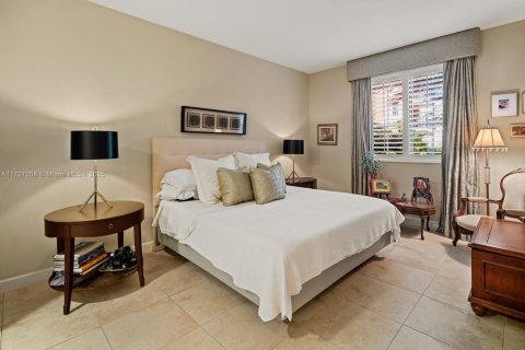 Condo in Coral Gables, Florida, 2 bedrooms  № 1714823 - photo 15