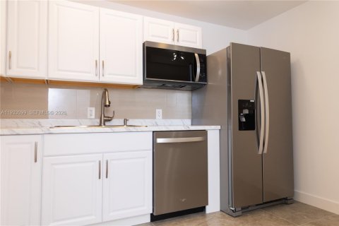 Condo in Aventura, Florida, 2 bedrooms  № 2059963 - photo 28