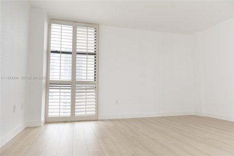 Condo in Aventura, Florida, 2 bedrooms  № 2059963 - photo 16