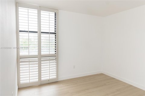 Condo in Aventura, Florida, 2 bedrooms  № 2059963 - photo 22