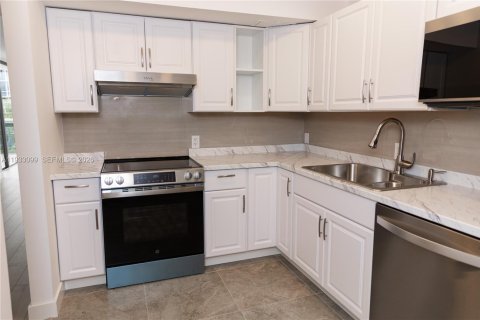 Condo in Aventura, Florida, 2 bedrooms  № 2059963 - photo 29
