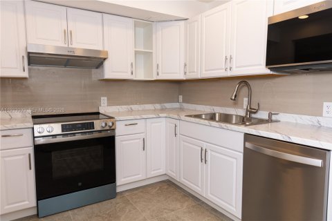 Condo in Aventura, Florida, 2 bedrooms  № 2059963 - photo 30