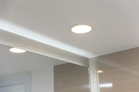 Condo in Aventura, Florida, 2 bedrooms  № 2059963 - photo 17