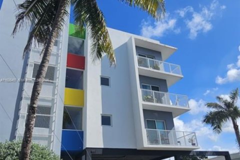 Apartamento en alquiler en Miami, Florida, 2 dormitorios, 1563.92 m2 № 1920892 - foto 1