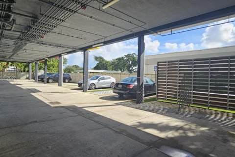 Apartamento en alquiler en Miami, Florida, 2 dormitorios, 1563.92 m2 № 1920892 - foto 7