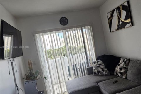 Apartamento en alquiler en Miami, Florida, 2 dormitorios, 1563.92 m2 № 1920892 - foto 5