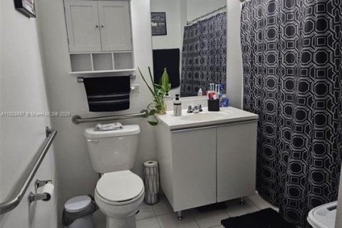 Apartamento en alquiler en Miami, Florida, 2 dormitorios, 1563.92 m2 № 1920892 - foto 6