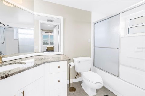 Condo in Clearwater, Florida, 2 bedrooms № 2226823 - photo 15
