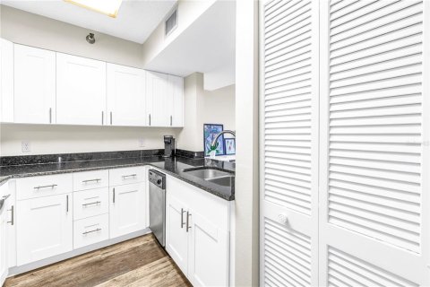 Condo in Clearwater, Florida, 2 bedrooms № 2226823 - photo 11