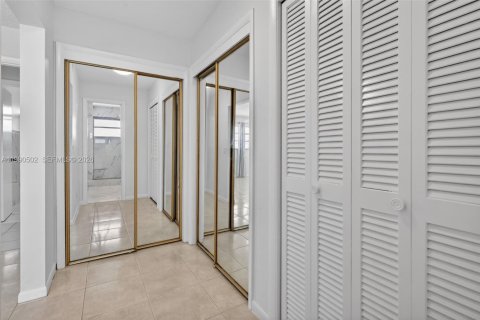 Copropriété à vendre à Hallandale Beach, Floride: 3 chambres, 157.93 m2 № 2057014 - photo 28