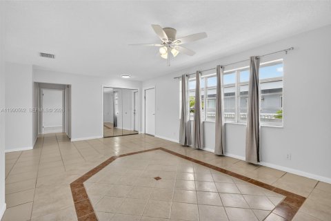 Copropriété à vendre à Hallandale Beach, Floride: 3 chambres, 157.93 m2 № 2057014 - photo 9