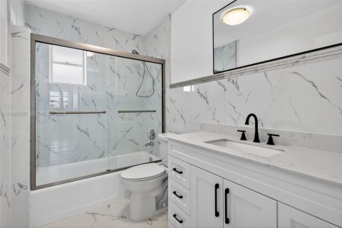 Copropriété à vendre à Hallandale Beach, Floride: 3 chambres, 157.93 m2 № 2057014 - photo 22