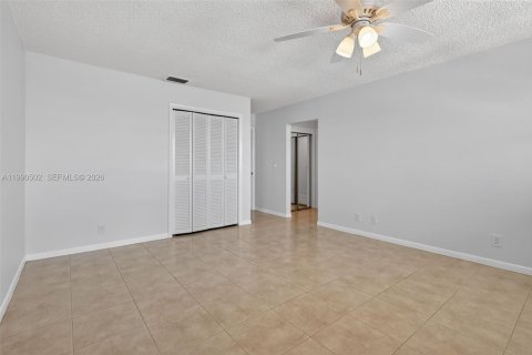 Copropriété à vendre à Hallandale Beach, Floride: 3 chambres, 157.93 m2 № 2057014 - photo 26