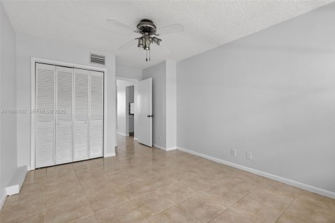 Copropriété à vendre à Hallandale Beach, Floride: 3 chambres, 157.93 m2 № 2057014 - photo 21