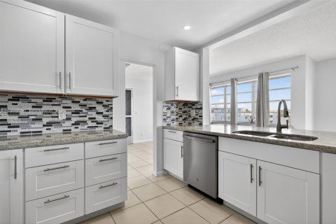 Copropriété à vendre à Hallandale Beach, Floride: 3 chambres, 157.93 m2 № 2057014 - photo 13