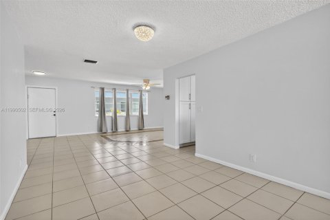 Copropriété à vendre à Hallandale Beach, Floride: 3 chambres, 157.93 m2 № 2057014 - photo 11