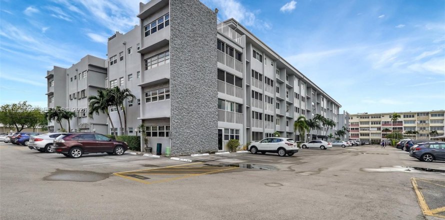 Condo à Hallandale Beach, Floride, 3 chambres  № 2057014