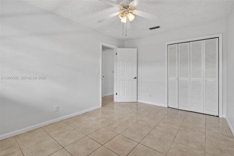 Copropriété à vendre à Hallandale Beach, Floride: 3 chambres, 157.93 m2 № 2057014 - photo 24