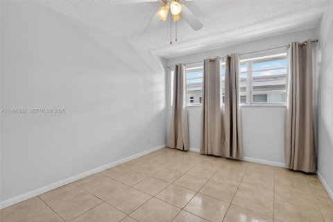 Copropriété à vendre à Hallandale Beach, Floride: 3 chambres, 157.93 m2 № 2057014 - photo 23