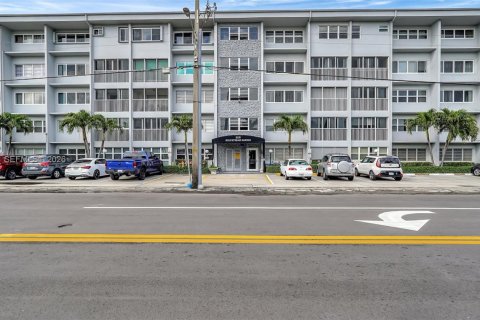 Copropriété à vendre à Hallandale Beach, Floride: 3 chambres, 157.93 m2 № 2057014 - photo 5