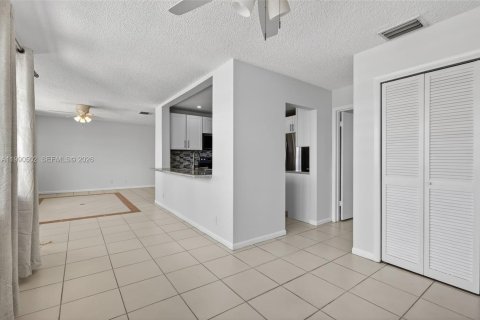 Copropriété à vendre à Hallandale Beach, Floride: 3 chambres, 157.93 m2 № 2057014 - photo 17