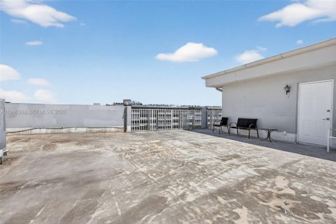 Copropriété à vendre à Hallandale Beach, Floride: 3 chambres, 157.93 m2 № 2057014 - photo 30