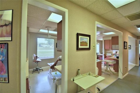 Propiedad comercial en alquiler en Lake Wales, Florida, 161.84 m2 № 1130338 - foto 2