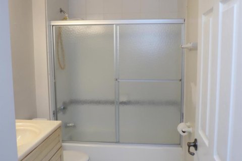 House in Fort Pierce, Florida 2 bedrooms, 118.91 sq.m. № 754617 - photo 1