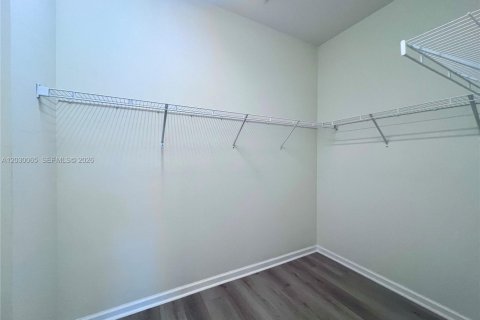 Touwnhouse à louer à Sunrise, Floride: 3 chambres, 175.21 m2 № 2154927 - photo 11