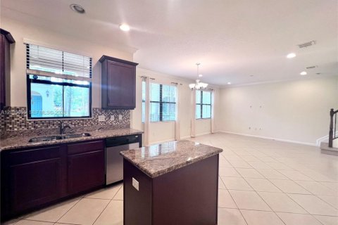 Touwnhouse à louer à Sunrise, Floride: 3 chambres, 175.21 m2 № 2154927 - photo 4