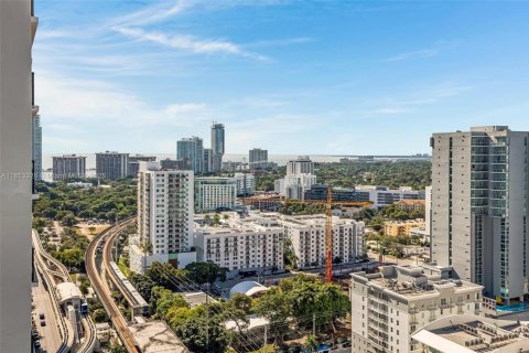 Condo in Miami, Florida, 1 bedroom  № 1882101 - photo 2