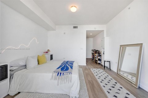 Condo in Miami, Florida, 1 bedroom  № 1882101 - photo 26