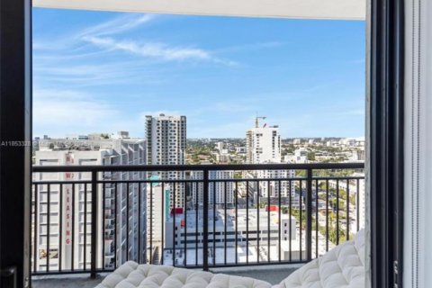 Condo in Miami, Florida, 1 bedroom  № 1882101 - photo 28
