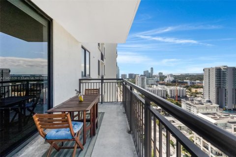 Condo in Miami, Florida, 1 bedroom  № 1882101 - photo 3