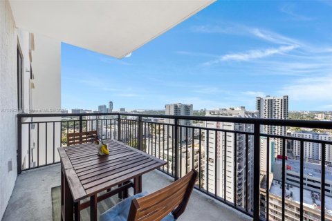 Condo in Miami, Florida, 1 bedroom  № 1882101 - photo 6