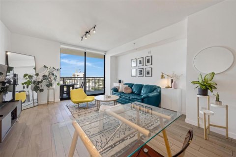 Condo in Miami, Florida, 1 bedroom  № 1882101 - photo 4