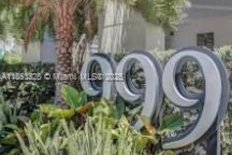 Condo in Miami, Florida, 1 bedroom  № 1882101 - photo 7