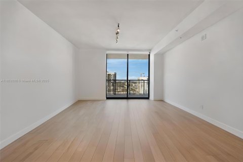 Condo in Miami, Florida, 1 bedroom  № 1882101 - photo 14