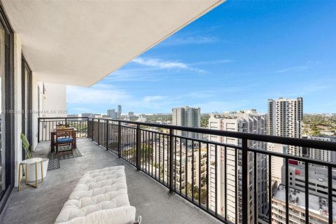 Condo in Miami, Florida, 1 bedroom  № 1882101 - photo 20