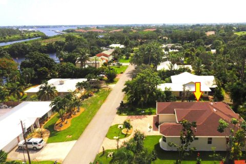 House in Palm City, Florida 4 bedrooms, 210.8 sq.m. № 2245280 - photo 5