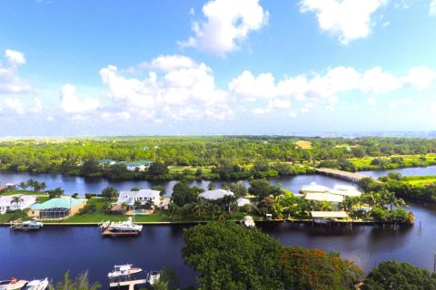 House in Palm City, Florida 4 bedrooms, 210.8 sq.m. № 2245280 - photo 7