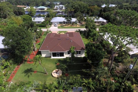 House in Palm City, Florida 4 bedrooms, 210.8 sq.m. № 2245280 - photo 2