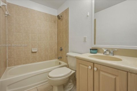 Copropriété à vendre à Doral, Floride: 3 chambres, 121.89 m2 № 2084853 - photo 18