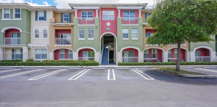 Condo à Doral, Floride, 3 chambres  № 2084853