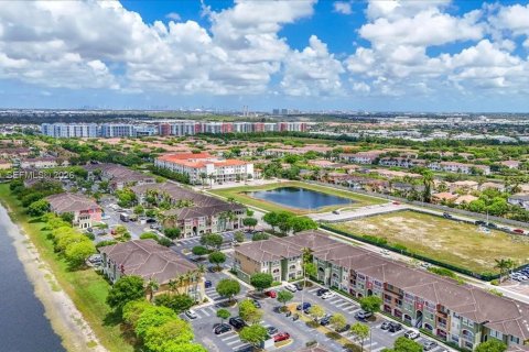 Copropriété à vendre à Doral, Floride: 3 chambres, 121.89 m2 № 2084853 - photo 6